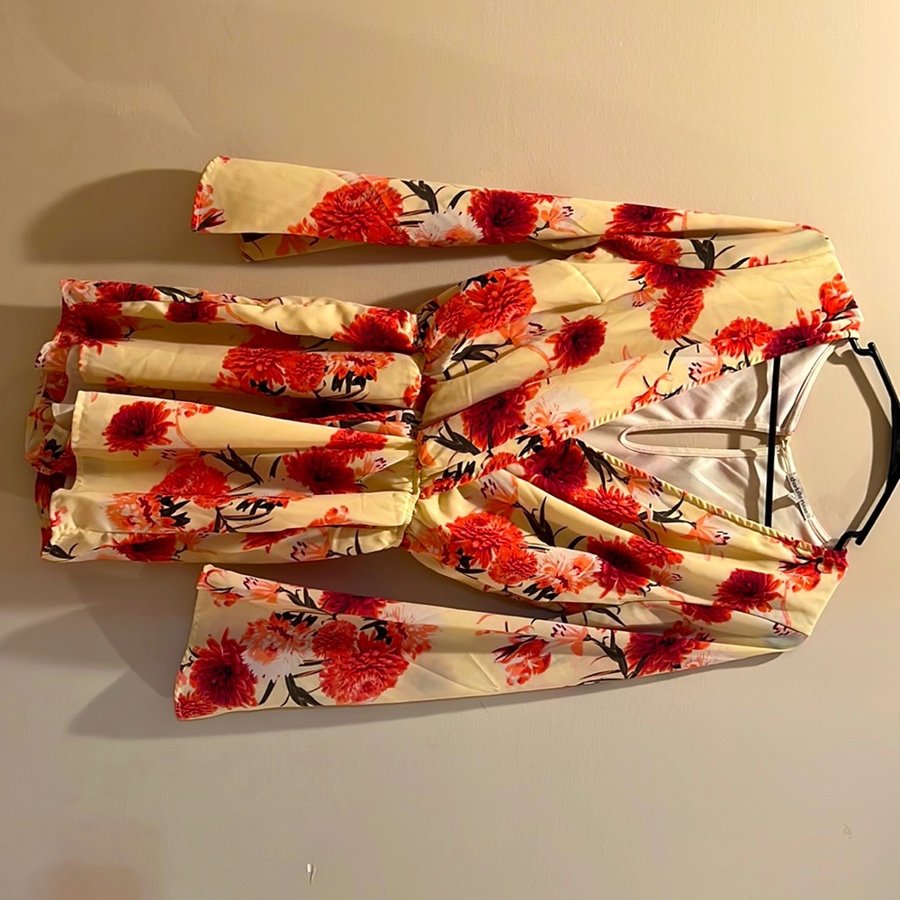 Charlotte russe floral romper!🌸
